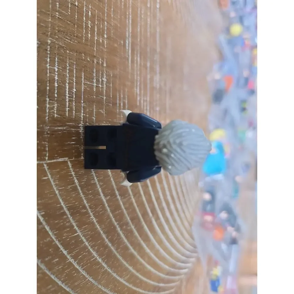 Lego Lighthouse Keeper - Verona Dempsey 75903 Scooby Doo Minifigure